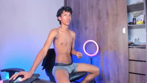 Snapshot of neitan_miller chatting on March 11, 6:25 pm neitan online show from March 11, 6:25 pm