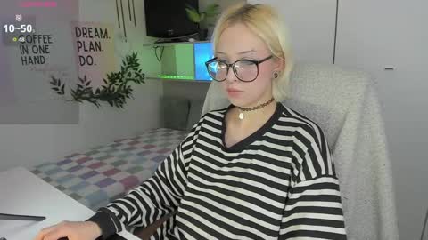 Kate online show from May 9, 8:47 pm