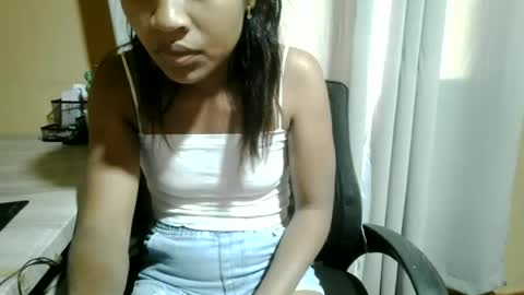 Snapshot of nelia_84 chatting on June 13, 10:57 am nelia_84 online show from June 13, 10:57 am