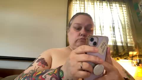Snapshot of nellatlas chatting on May 10, 4:23 pm Nellie Atlas online show from May 10, 4:23 pm