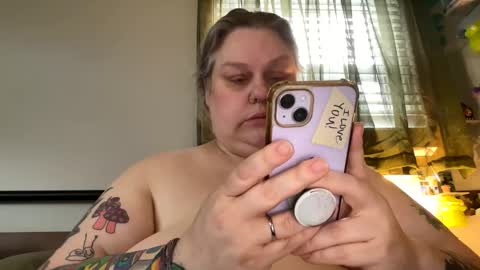 Snapshot of nellatlas chatting on May 30, 12:02 pm Nellie Atlas online show from May 30, 12:02 pm