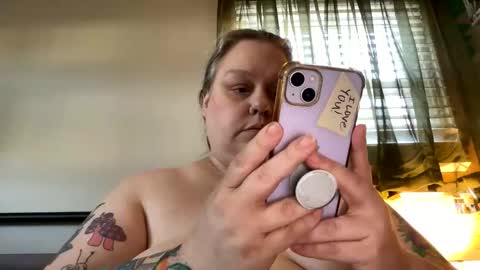 Snapshot of nellatlas chatting on June 2, 12:40 pm Nellie Atlas online show from June 2, 12:40 pm