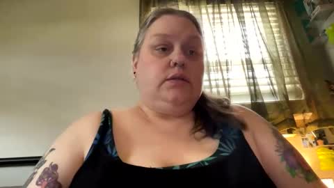 Snapshot of nellatlas chatting on June 9, 3:23 pm Nellie Atlas online show from June 9, 3:23 pm