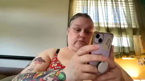 Snapshot of nellatlas chatting on June 15, 8:22 pm Nellie Atlas online show from June 15, 8:22 pm