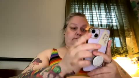 Snapshot of nellatlas chatting on June 17, 2:29 pm Nellie Atlas online show from June 17, 2:29 pm
