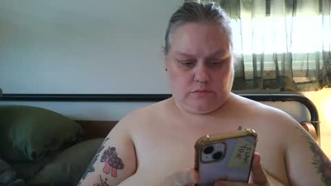 Snapshot of nellatlas chatting on July 14, 5:51 pm Nellie Atlas online show from July 14, 5:51 pm