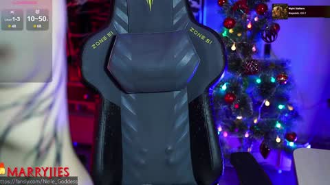 Snapshot of nelle_ chatting on January 4, 1:10 pm online show from January 4, 1:10 pm