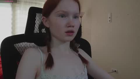 Snapshot of nellie_baby chatting on June 19, 5:34 am Nellie online show from June 19, 5:34 am