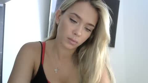 nelly_fortu online show from May 22, 11:05 am