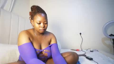 Snapshot of nellyeluxe chatting on May 31, 12:30 am nellyeluxe online show from May 31, 12:30 am