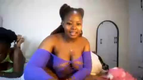 Snapshot of nellyeluxe chatting on June 13, 9:13 pm nellyeluxe online show from June 13, 9:13 pm