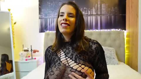 Snapshot of nenette_love chatting on May 4, 7:21 pm Nenette online show from May 4, 7:21 pm