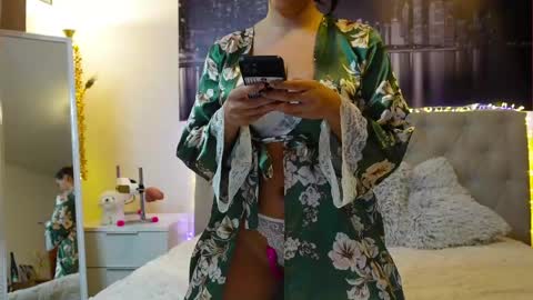 Snapshot of nenette_love chatting on May 15, 5:42 pm Nenette online show from May 15, 5:42 pm