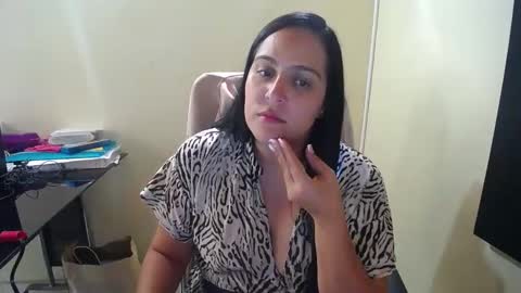 Snapshot of neny445 chatting on December 10, 5:11 pm kelly lopez online show from December 10, 5:11 pm