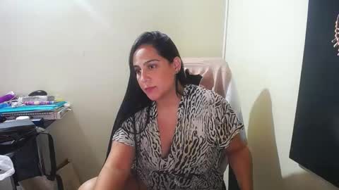 Snapshot of neny445 chatting on December 30, 7:42 pm kelly lopez online show from December 30, 7:42 pm