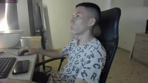 Snapshot of neo_and_jhin chatting on October 2, 4:58 pm Jhin online show from October 2, 4:58 pm