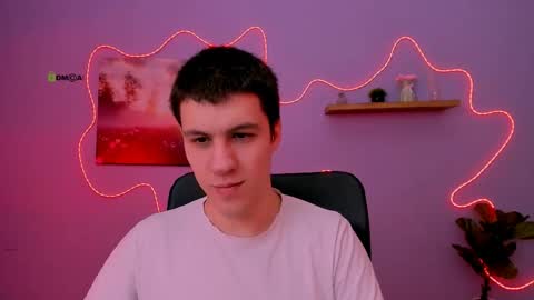 neo_raze_ online show from April 25, 6:49 pm