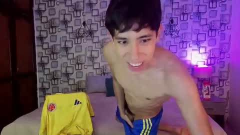 Snapshot of neo_twink chatting on June 27, 1:28 pm just Daniel online show from June 27, 1:28 pm