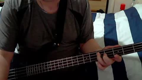 Snapshot of neobluebass chatting on June 9, 9:37 pm neobluebass online show from June 9, 9:37 pm