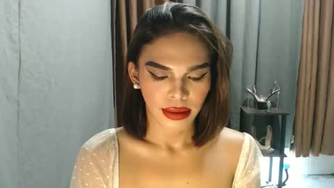 neomi online show from May 2, 3:39 pm