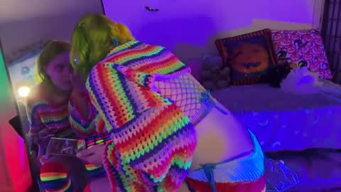 neonslug online show from December 18, 8:37 pm