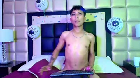 Snapshot of neoxangel69 chatting on June 26, 4:00 pm neoxangel69 online show from June 26, 4:00 pm