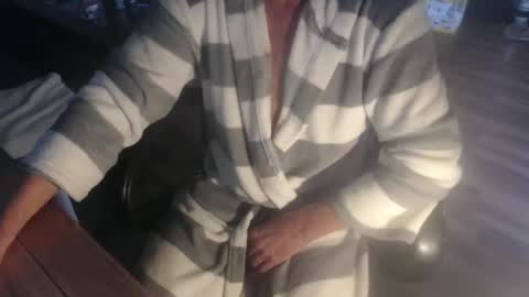 Snapshot of neptun1965 chatting on December 6, 9:43 am neptun1965 online show from December 6, 9:43 am