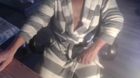 Snapshot of neptun1965 chatting on February 13, 8:27 am neptun1965 online show from February 13, 8:27 am