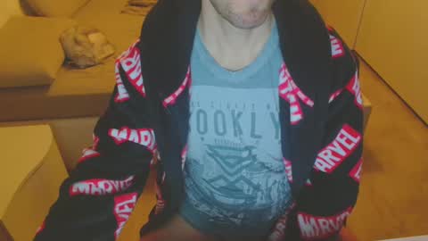 Snapshot of nerchia_89 chatting on December 17, 10:43 pm Nerchia89 online show from December 17, 10:43 pm