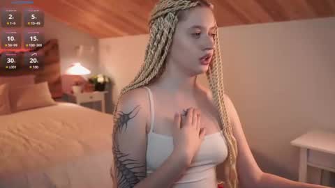 Snapshot of nerissa_xo chatting on June 13, 11:30 am Nerissa online show from June 13, 11:30 am