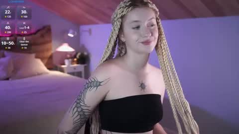 Snapshot of nerissa_xo chatting on July 2, 12:11 pm Nerissa online show from July 2, 12:11 pm