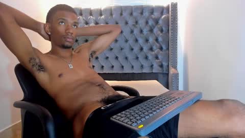 Snapshot of nero_reyd chatting on November 6, 7:37 pm Nero online show from November 6, 7:37 pm