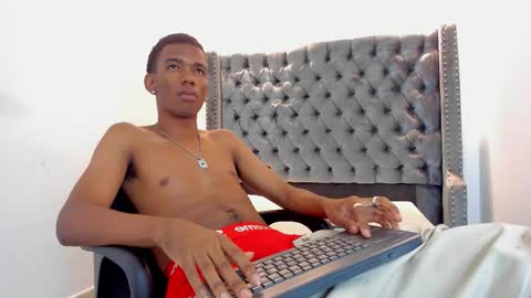 Snapshot of nero_reyd chatting on November 11, 7:25 pm Nero online show from November 11, 7:25 pm