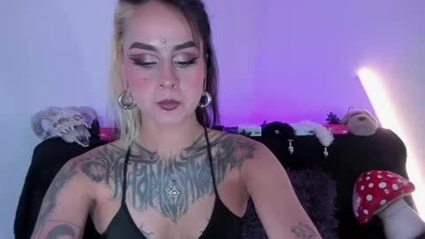 Marie    online show from April 30, 7:42 pm