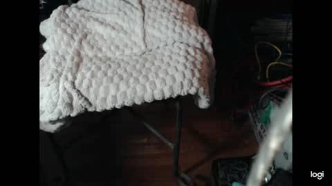 Snapshot of netgear70 chatting on February 27, 1:05 am netgear70 online show from February 27, 1:05 am