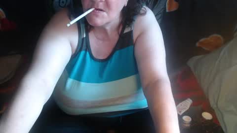 Snapshot of new_milf chatting on June 25, 3:17 am Lilly online show from June 25, 3:17 am