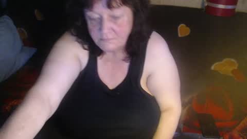 Snapshot of new_milf chatting on June 27, 2:38 am Lilly online show from June 27, 2:38 am