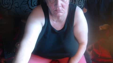 Snapshot of new_milf chatting on July 2, 3:23 am Lilly online show from July 2, 3:23 am
