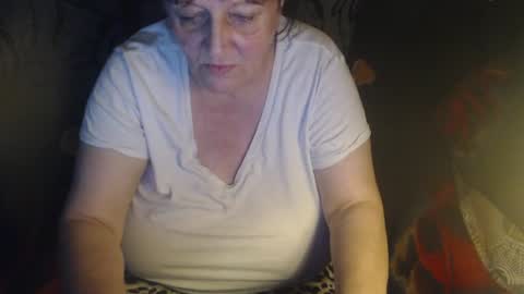 Snapshot of new_milf chatting on July 5, 7:54 pm Lilly online show from July 5, 7:54 pm