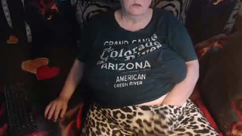 Snapshot of new_milf chatting on July 6, 5:59 pm Lilly online show from July 6, 5:59 pm
