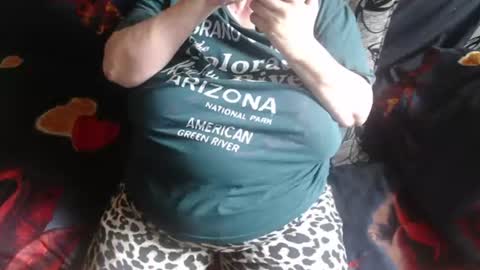 Snapshot of new_milf chatting on July 10, 2:19 pm Lilly online show from July 10, 2:19 pm