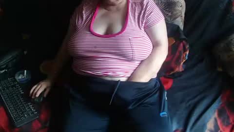 Snapshot of new_milf chatting on July 12, 8:49 am Lilly online show from July 12, 8:49 am