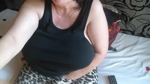 Snapshot of new_milf chatting on July 15, 5:56 am Lilly online show from July 15, 5:56 am