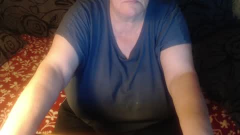 Snapshot of new_milf chatting on August 3, 7:28 pm Lilly online show from August 3, 7:28 pm