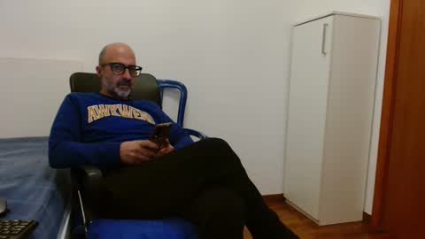 simi online show from October 12, 8:35 am