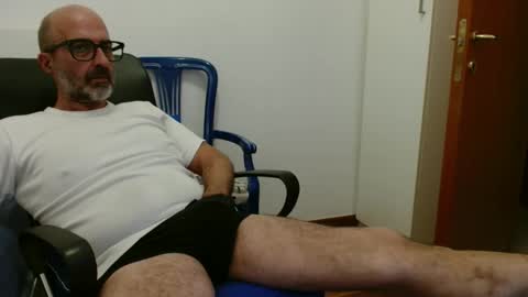 simi online show from October 15, 6:08 pm