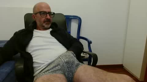 simi online show from October 19, 6:30 pm