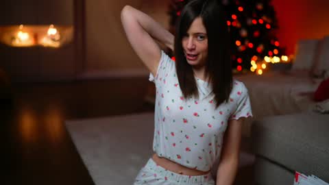 newchloe18 online show from December 15, 8:02 pm