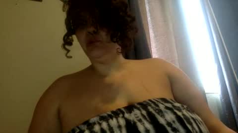 Snapshot of newfiebbw chatting on May 15, 8:27 pm Ms. Natural online show from May 15, 8:27 pm