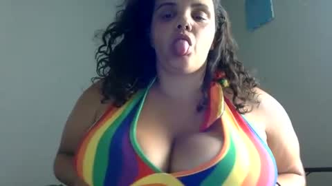 Snapshot of newfiebbw chatting on July 8, 7:51 pm Ms. Natural online show from July 8, 7:51 pm
